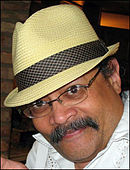 130px-Vince_Gotera_20090602